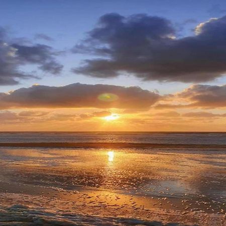 Comfortable Apartment In Oostende With Sea Views Екстериор снимка