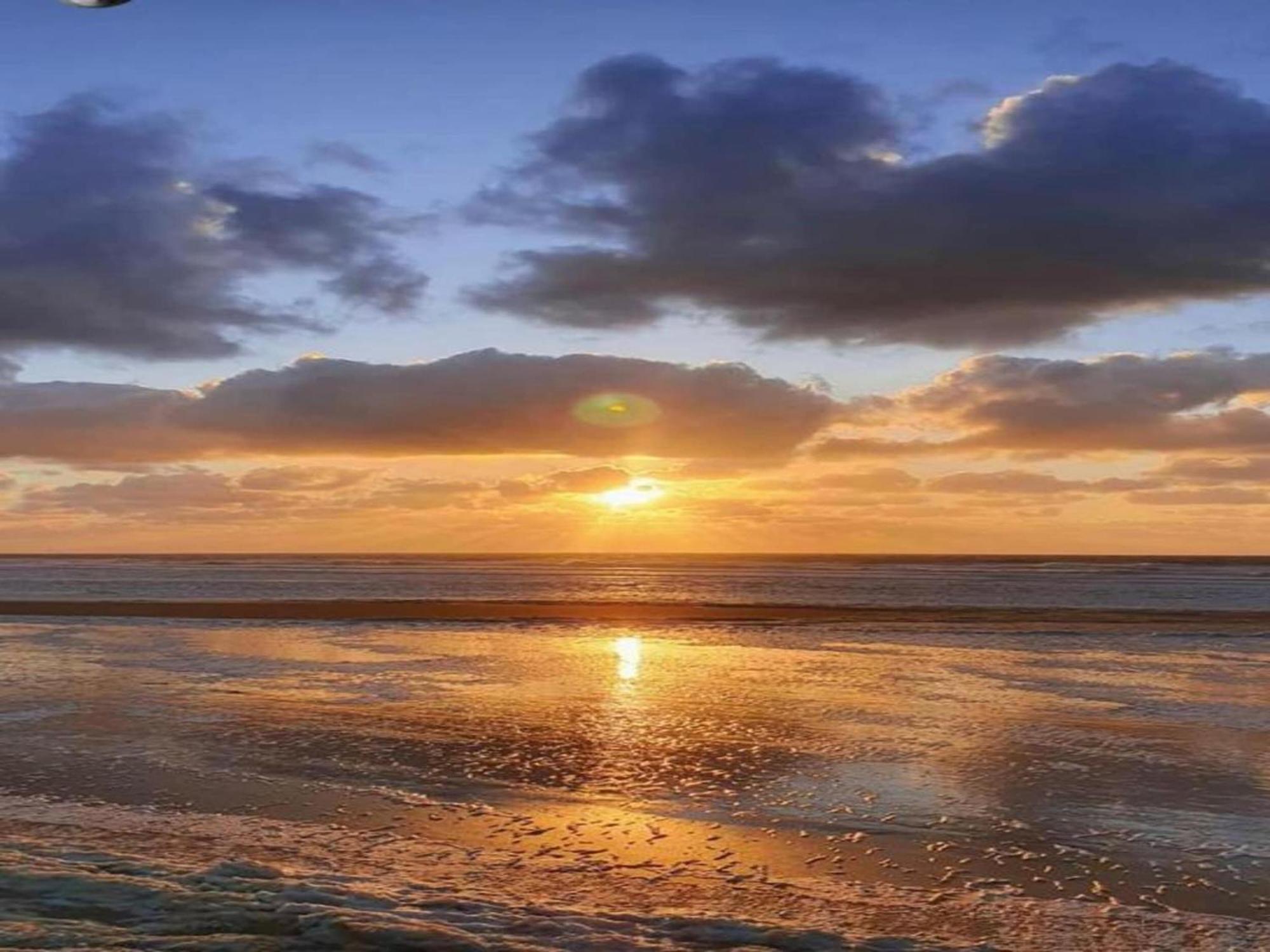 Comfortable Apartment In Oostende With Sea Views Екстериор снимка